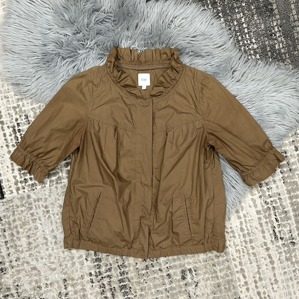 GAP Women's Brown Ruffle Collar Short Sleeve - Snap Up Top Size Medium